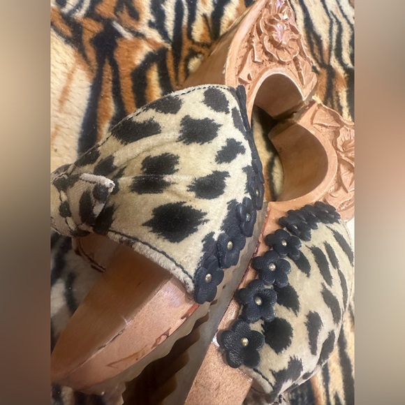 Leopard Print Carved Wooden tiki Wedges - Picture 9 of 15